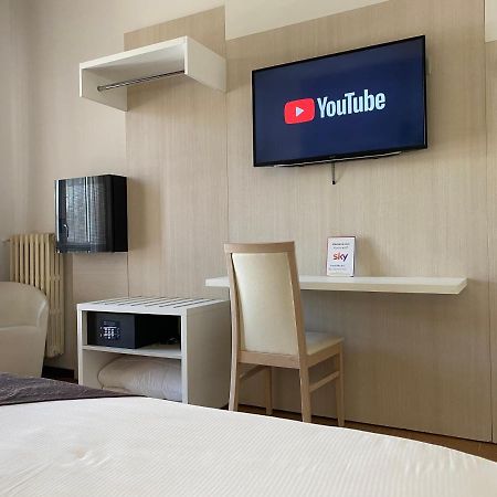 Hotel Ristorante Novara Expo Bareggio Екстер'єр фото