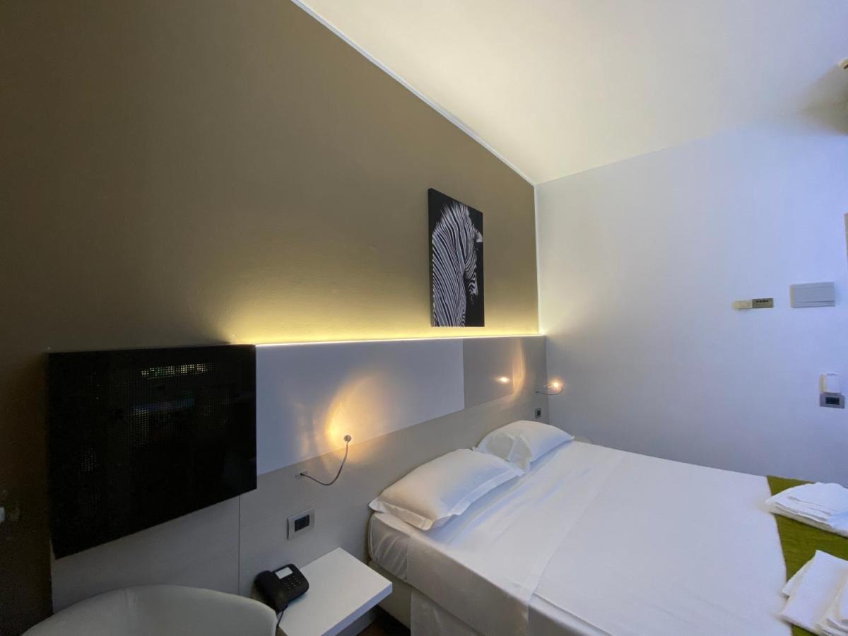 Hotel Ristorante Novara Expo Bareggio Екстер'єр фото