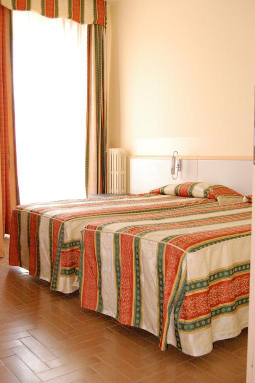 Hotel Ristorante Novara Expo Bareggio Екстер'єр фото