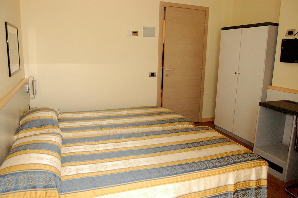 Hotel Ristorante Novara Expo Bareggio Екстер'єр фото