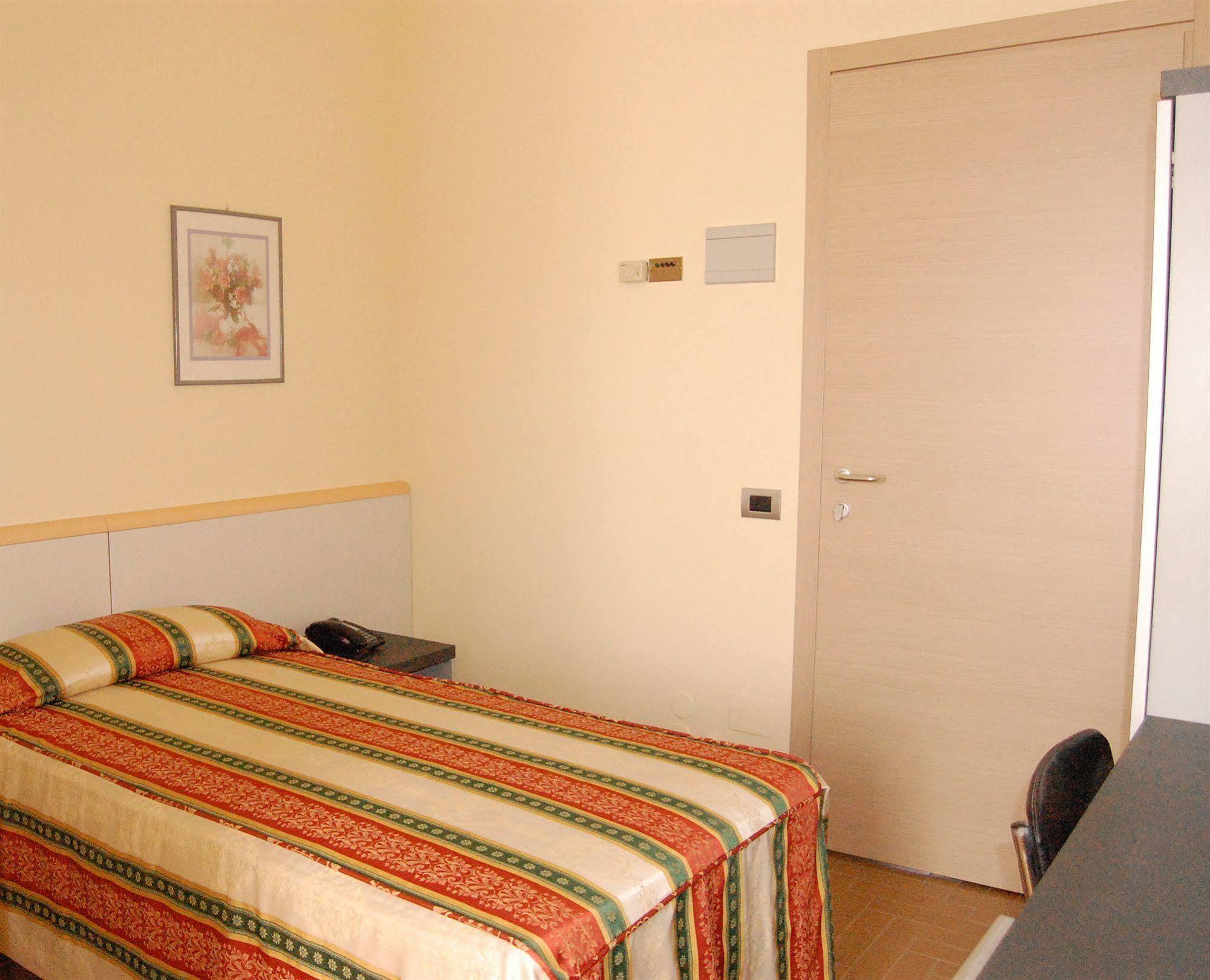 Hotel Ristorante Novara Expo Bareggio Екстер'єр фото