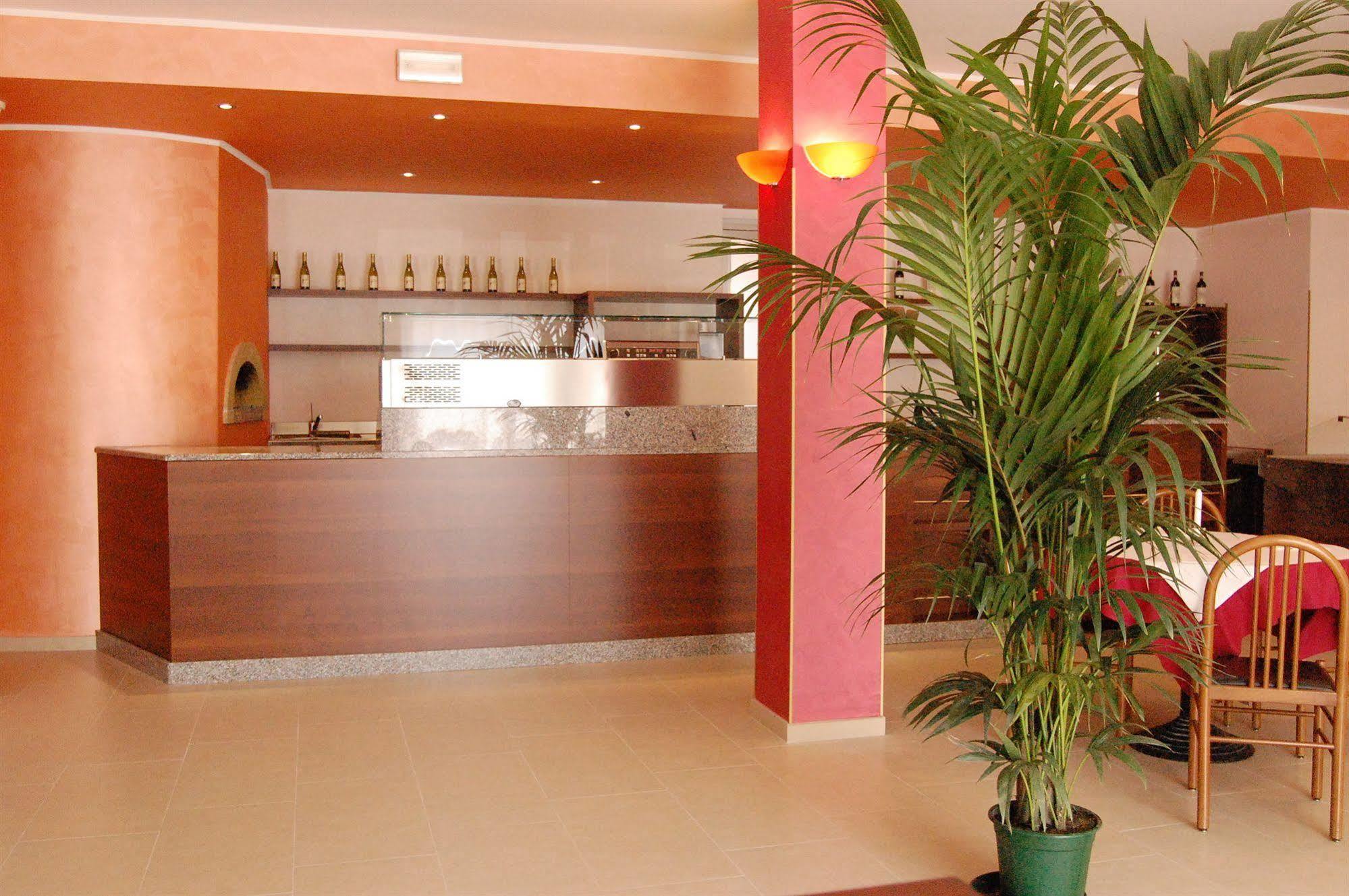 Hotel Ristorante Novara Expo Bareggio Екстер'єр фото