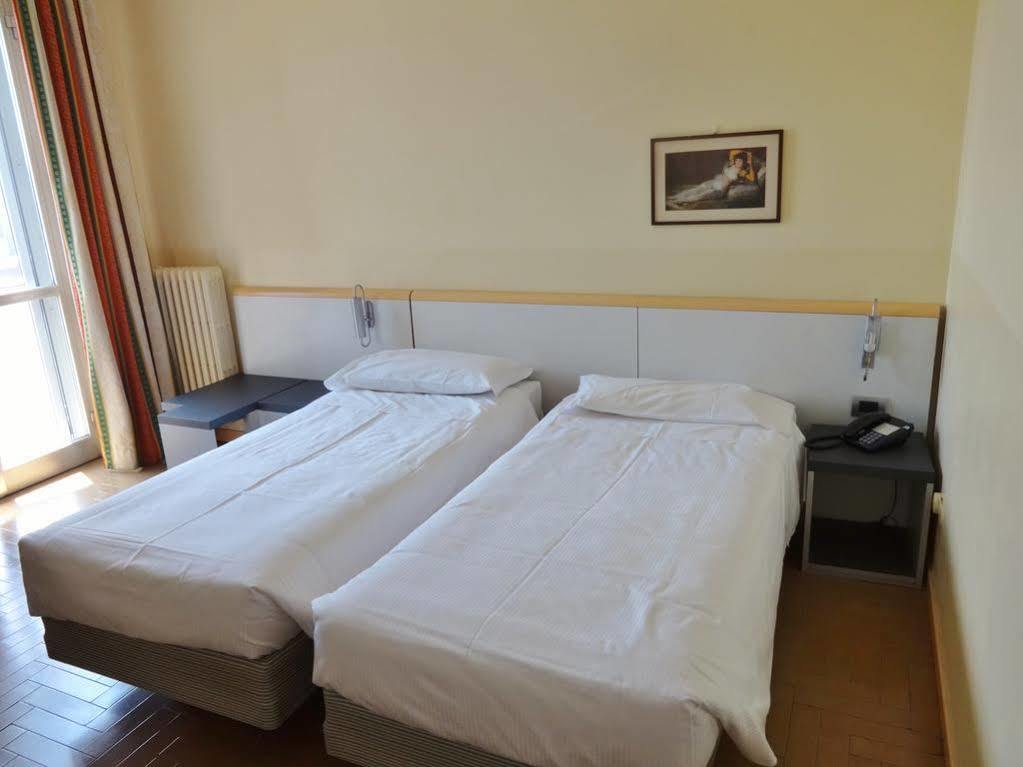 Hotel Ristorante Novara Expo Bareggio Екстер'єр фото