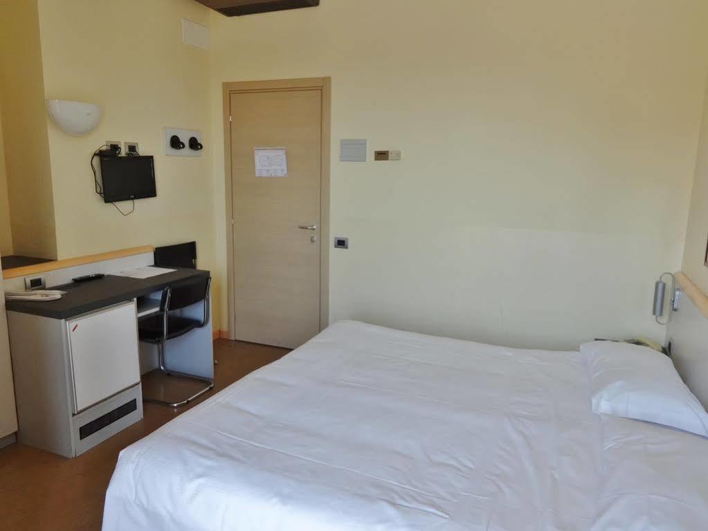 Hotel Ristorante Novara Expo Bareggio Екстер'єр фото