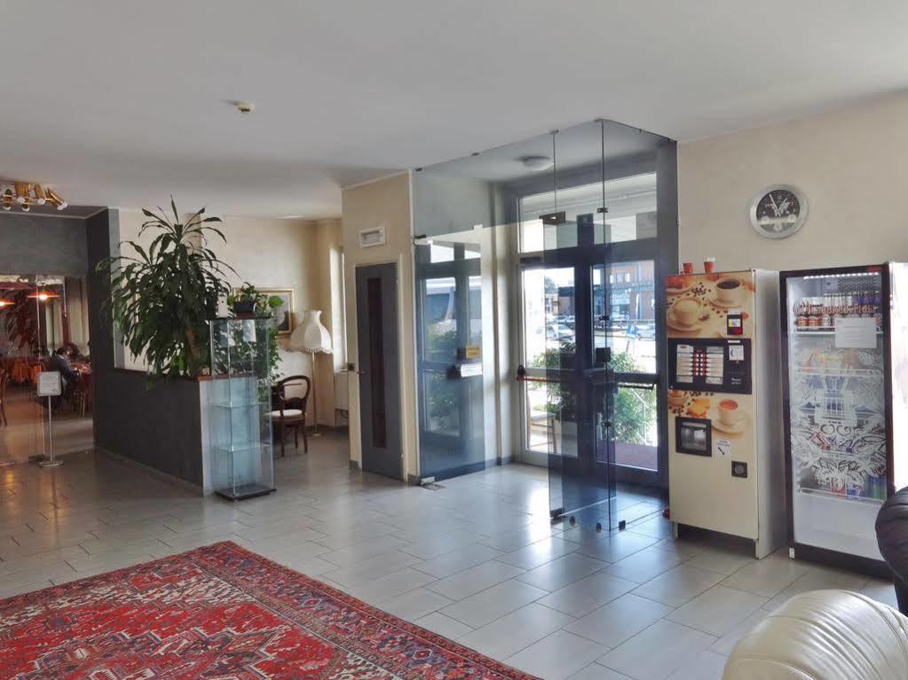 Hotel Ristorante Novara Expo Bareggio Екстер'єр фото