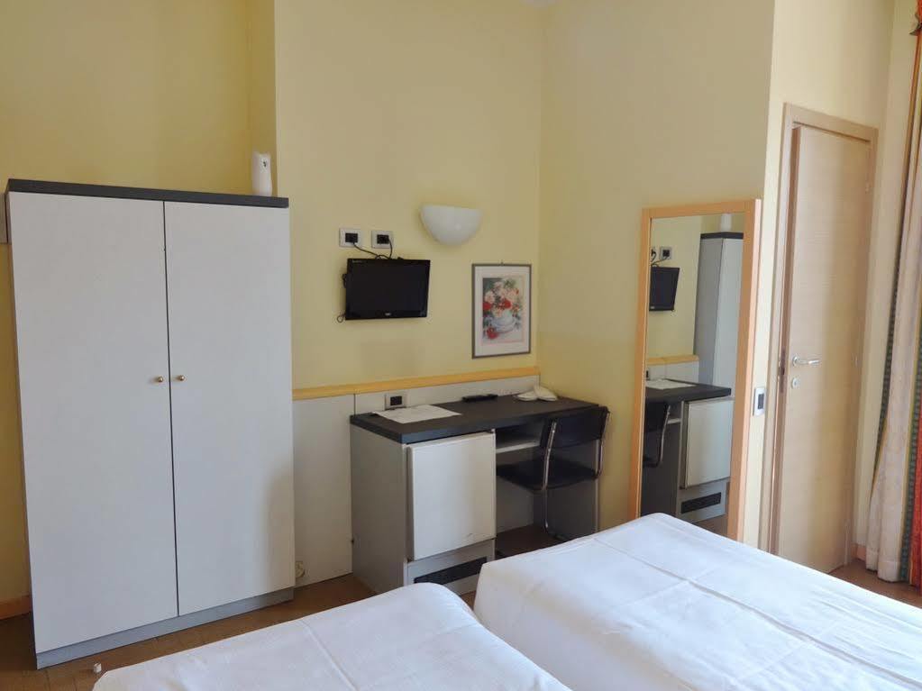 Hotel Ristorante Novara Expo Bareggio Екстер'єр фото