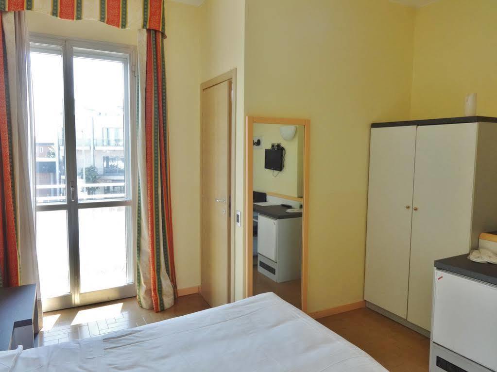 Hotel Ristorante Novara Expo Bareggio Екстер'єр фото