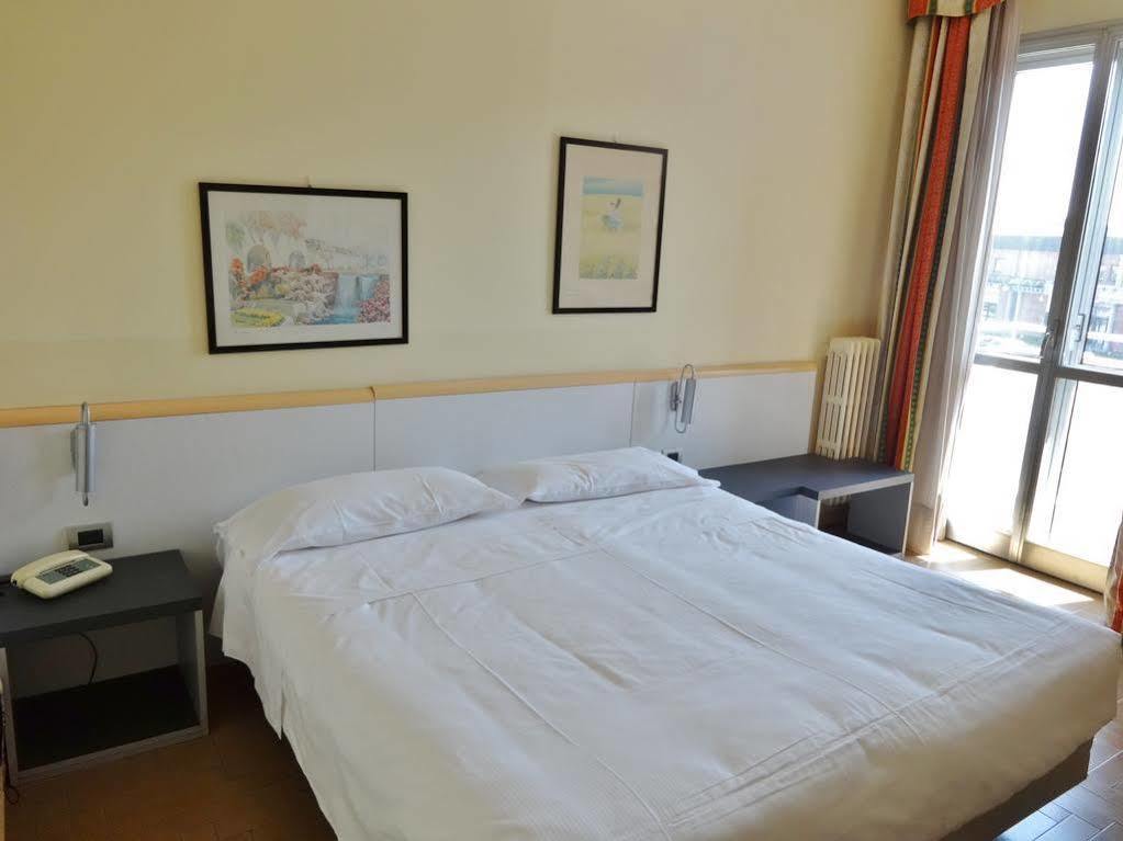 Hotel Ristorante Novara Expo Bareggio Екстер'єр фото