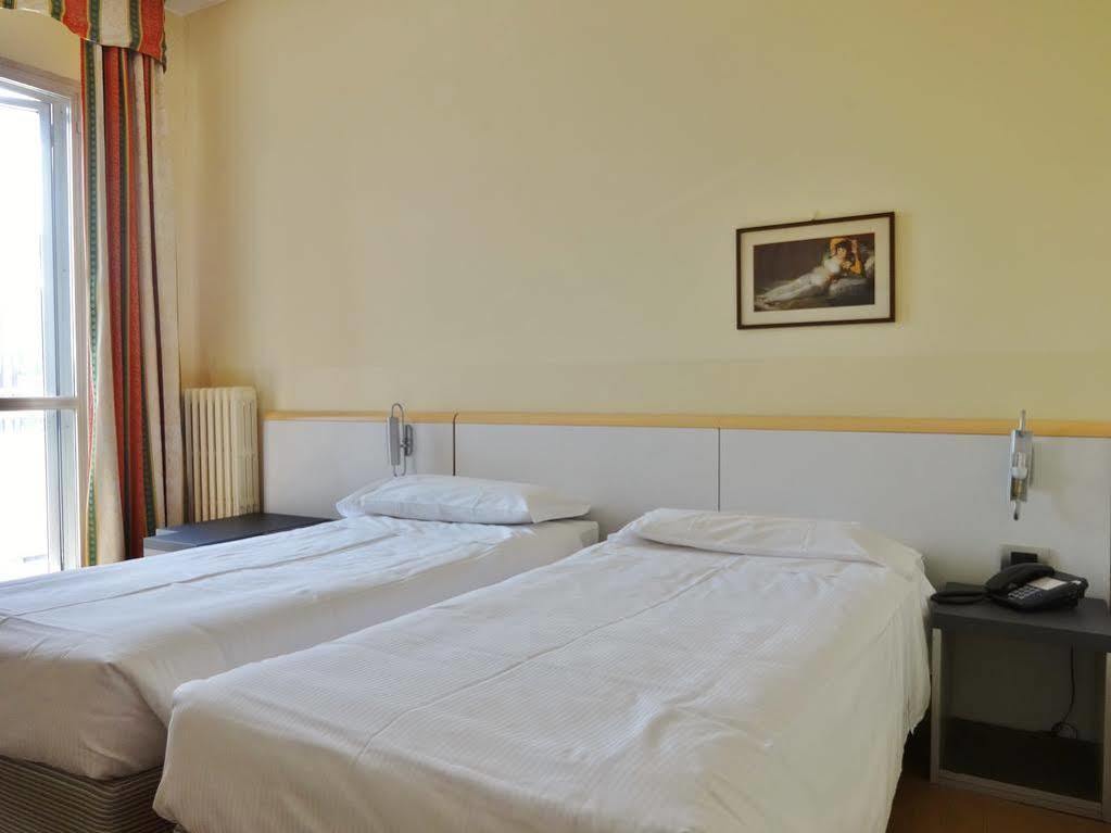 Hotel Ristorante Novara Expo Bareggio Екстер'єр фото